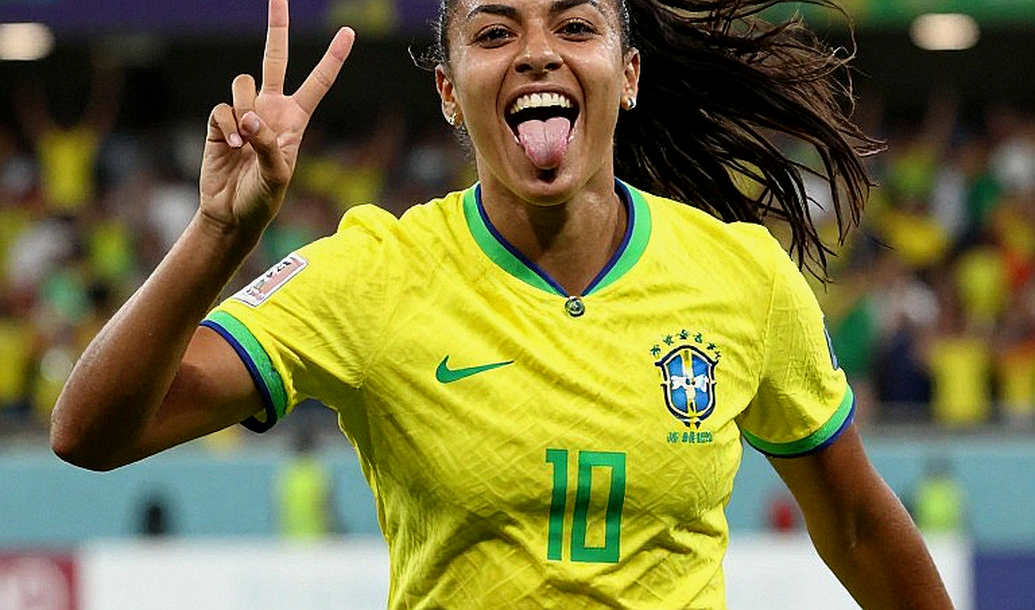 Kluivert vắng tám tuần: chấn thương là tin xấu, hồ sơ thành tích mới là điều đáng lo