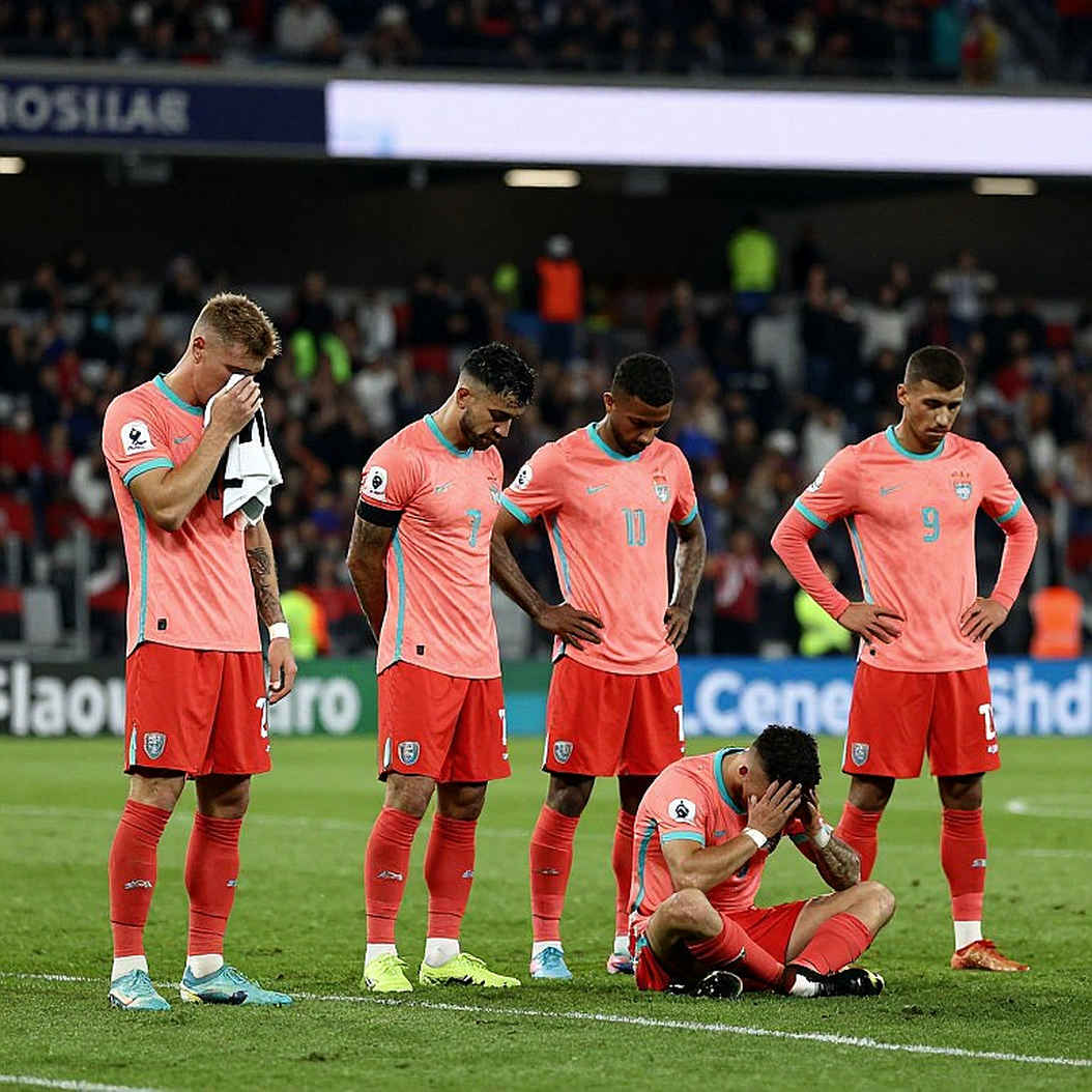 Benjamin Šeško and the Recurring Foot Injury: Manchester United and Slovenia Wait on Test Results