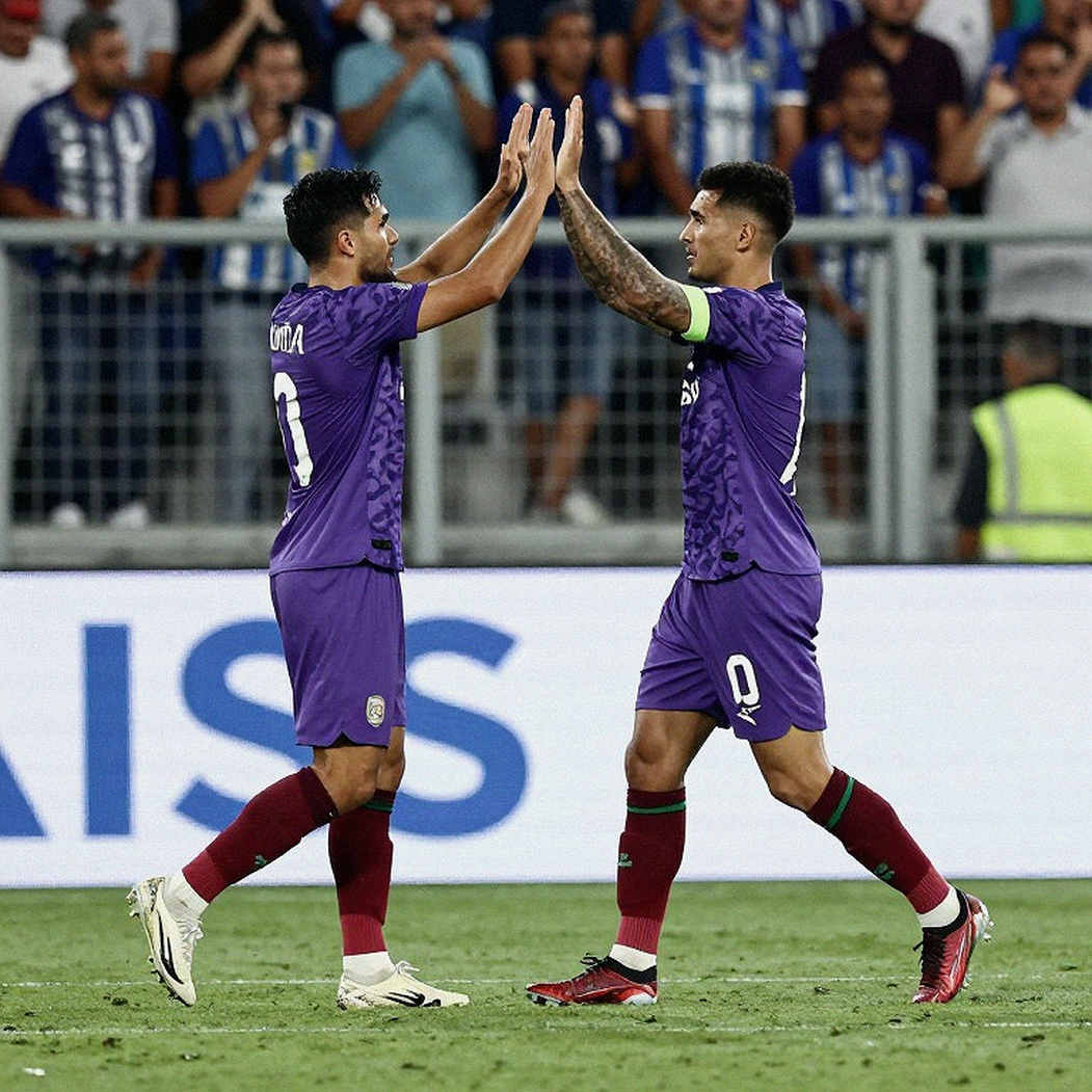 HLV Kim Hiền và hành trình đưa CAHN FC từ 'cỗ xe tăng' đến ngôi đầu V-League 2026 HLV Kim Hiền và hành trình đưa CAHN FC từ 'cỗ xe tăng' đến ngôi đầu V-League 2026