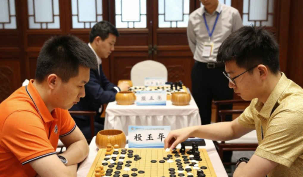 ChessBase Magazine số 225: dòng tít Salesforce và khoảng trống phía sau nó