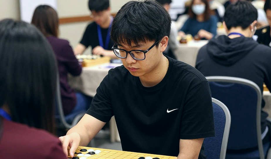 Carlsen thừa nhận là 'người hâm mộ' Praggnanandhaa: Ván cờ đang đổi ngôi của làng cờ Ấn Độ Carlsen thừa nhận là 'người hâm mộ' Praggnanandhaa: Ván cờ đang đổi ngôi của làng cờ Ấn Độ