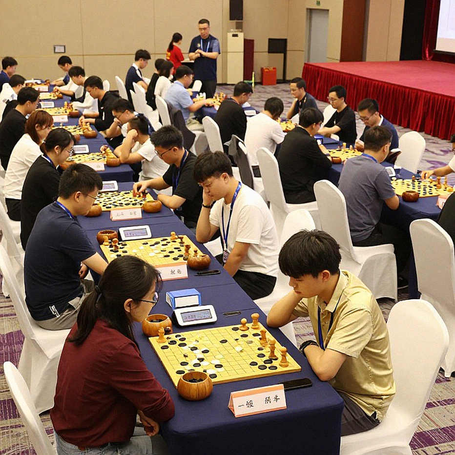 Sau 1.d4 d5, bảy cánh cửa Trắng né lý thuyết và gánh nặng đặt lên vai người cầm quân Đen