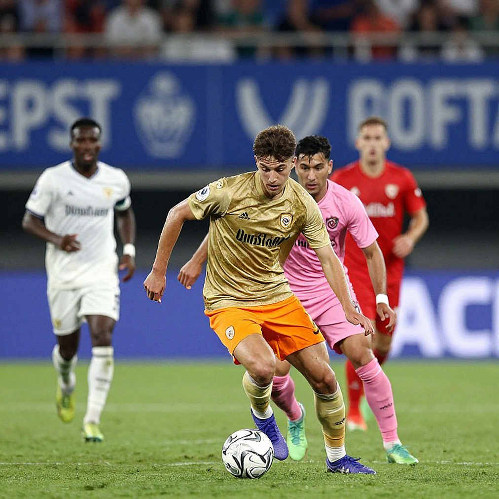 Hồ sơ rỗng và cái chợ chuyển nhượng V-League trước giờ bóng lăn