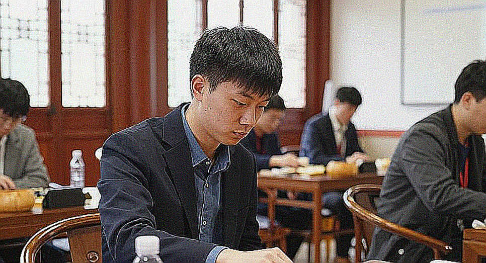 Vòng 9 Olympiad cờ vua 2026: Gukesh gánh Ấn Độ bằng cú lội ngược dòng, vết nứt nằm ở ba bàn còn lại