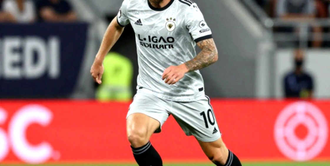 Manchester United mỏng người nơi hành lang cánh trước chuyến làm khách ở Madrid