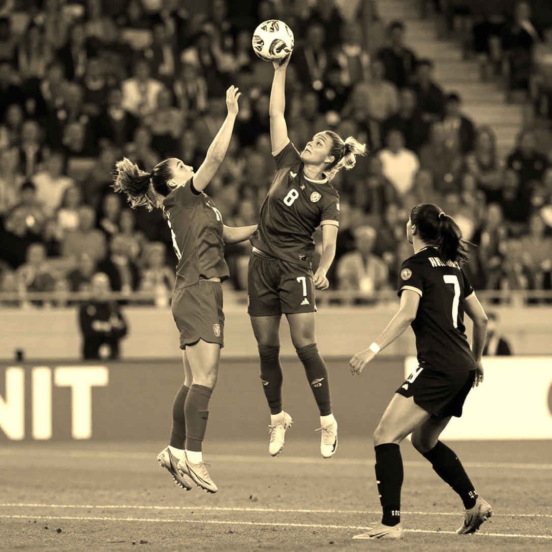 Henry và câu hỏi về di sản: Liệu một khoảnh khắc có thể xóa nhòa cả sự nghiệp của Ronaldo?