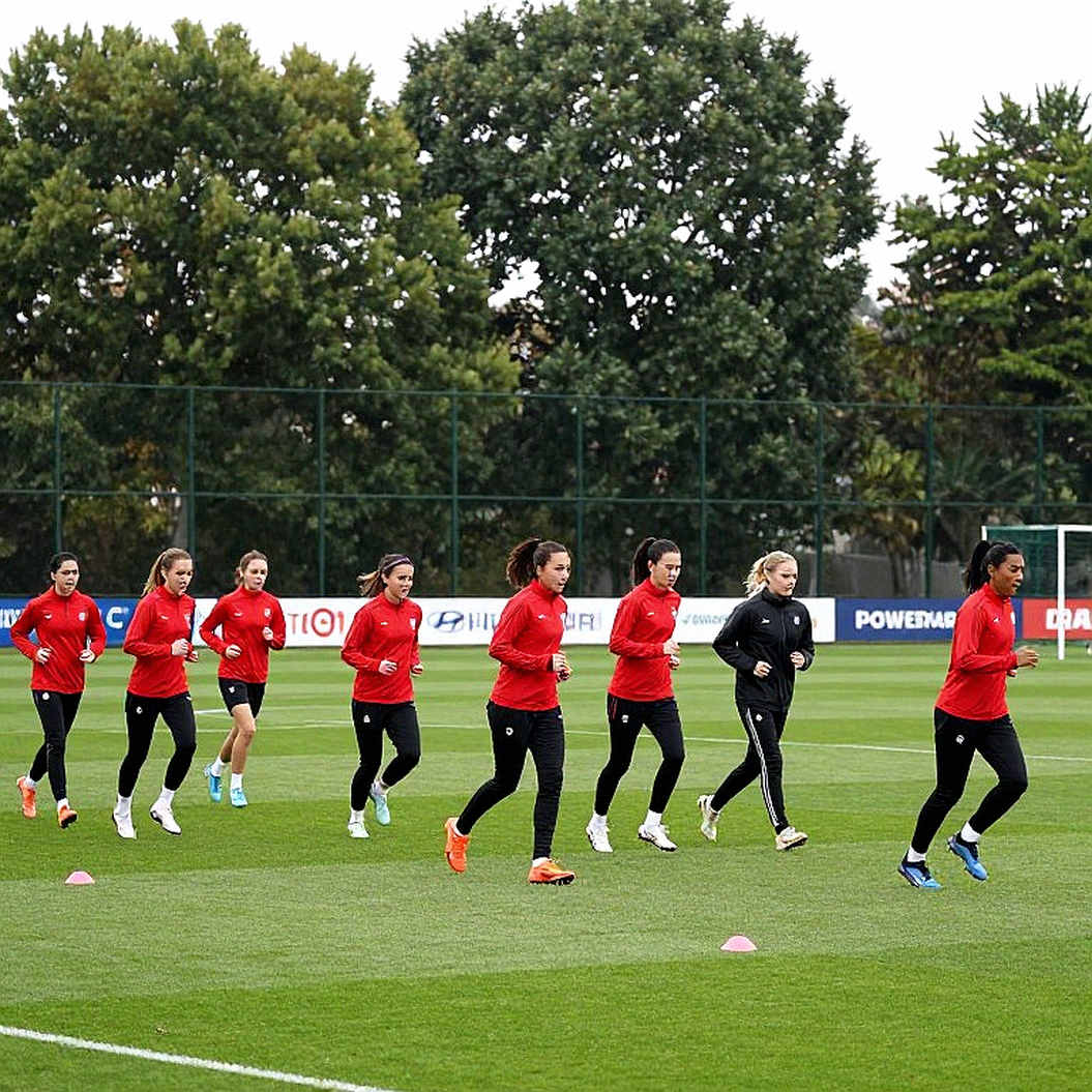 U23 Thái Lan vs U23 Hồng Kông (Trung Quốc): Tấm vé tứ kết không đến từ tài năng, mà từ kỷ luật phòng ngự U23 Thái Lan vs U23 Hồng Kông (Trung Quốc): Tấm vé tứ kết không đến từ tài năng, mà từ kỷ luật phòng ngự