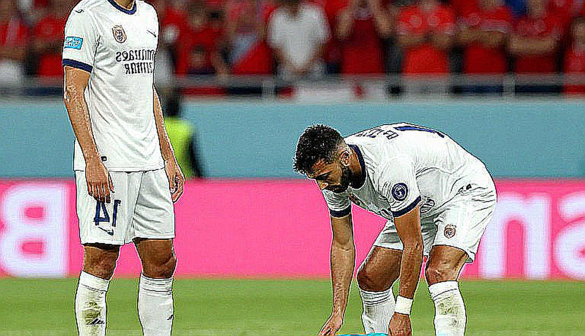 Real Madrid của Mourinho: hành lang trái chật, tuyến giữa trống