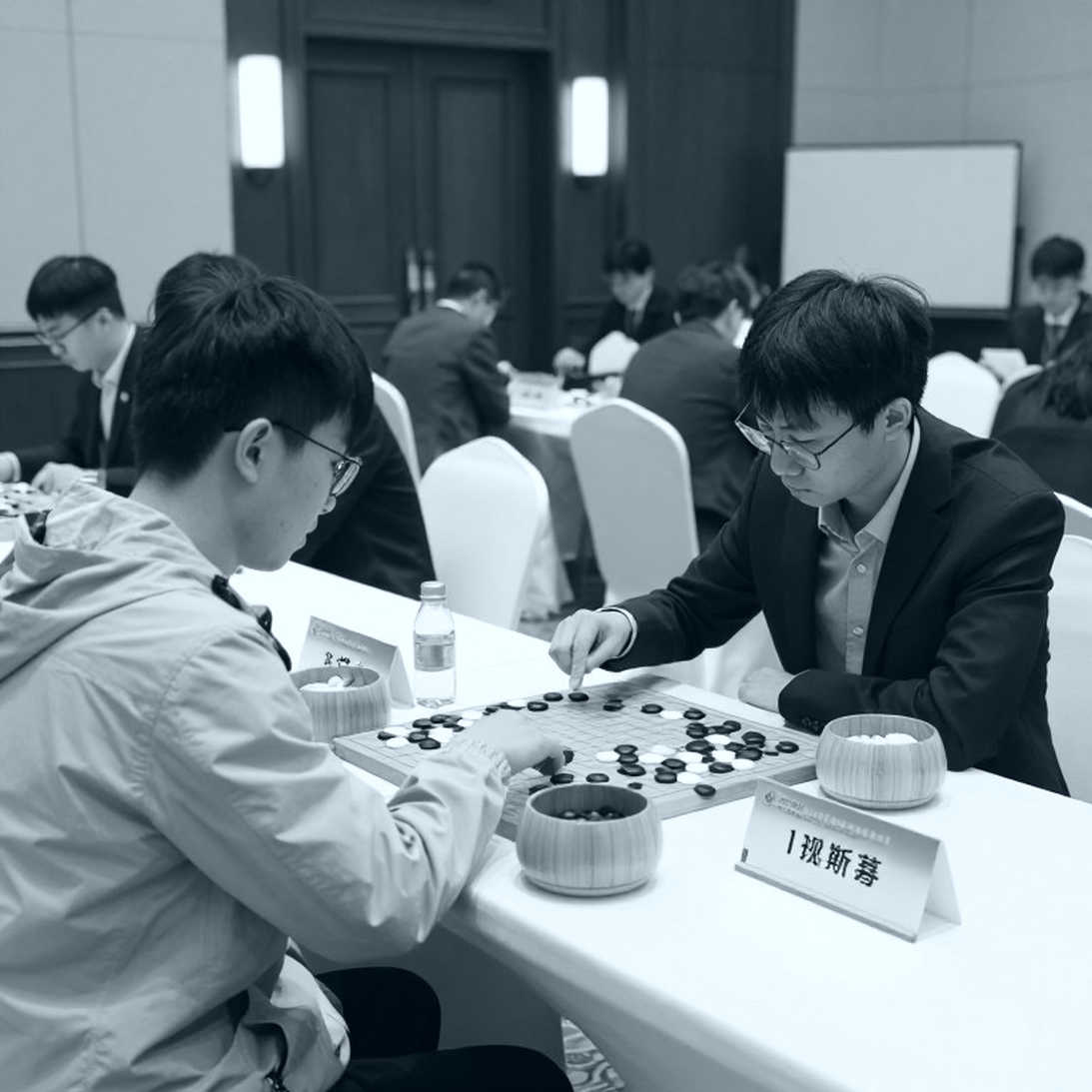 Sindarov – Gukesh trước trận tranh ngôi vô địch cờ vua thế giới: Carlsen đặt ứng viên, Gukesh giữ trần cao hơn