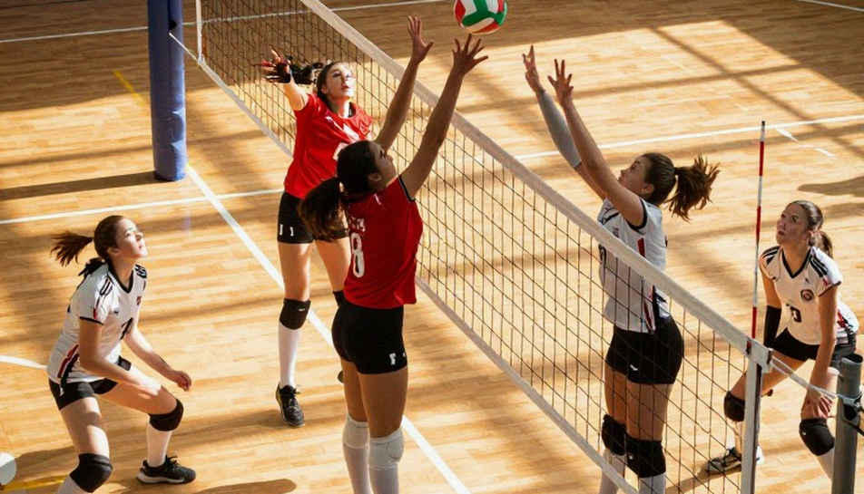 Kentucky 3-1 Louisville: chiến thắng của bốn tay đập và một set đấu .079