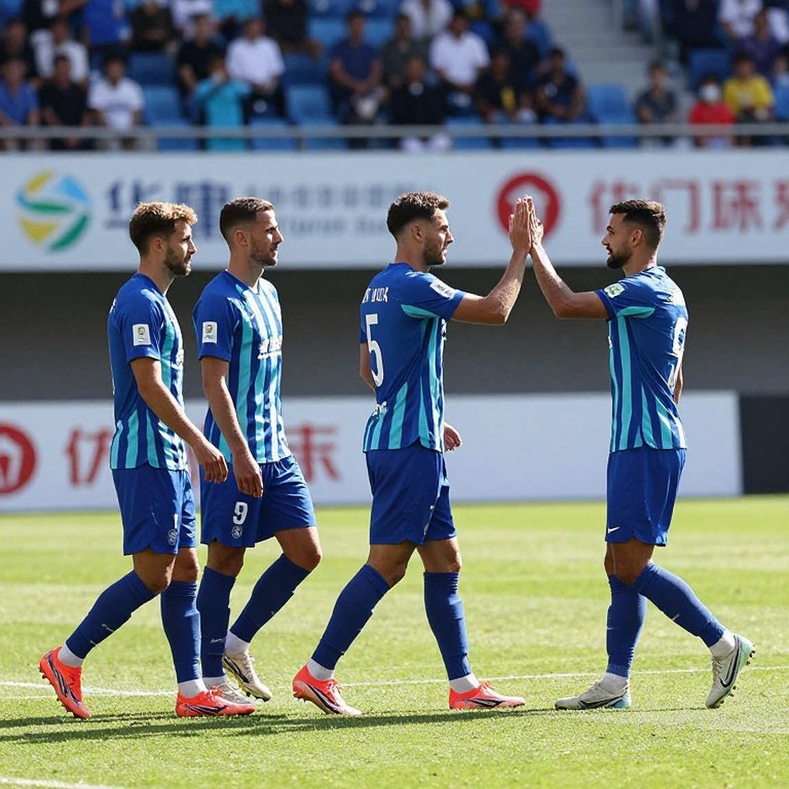 Rodrigo Parra: Cậu bé 18 tuổi trong khung gỗ Pumas và tiếng vỗ tay vắng lặng