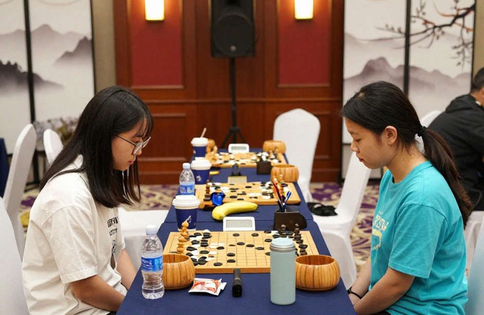 Nepo bóp nghẹt Carlsen rồi thắng Sindarov bằng đồng hồ: Khi GCL 2026 viết lại định nghĩa 'phong độ' Nepo bóp nghẹt Carlsen rồi thắng Sindarov bằng đồng hồ: Khi GCL 2026 viết lại định nghĩa 'phong độ'