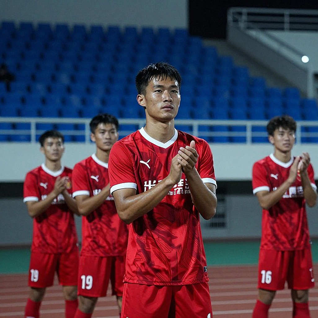 Khoảng trống sau lưng Lê Giang Patrik: Bài toán thủ môn tuổi 34 của tuyển Việt Nam ở FIFA ASEAN Cup 2026 Khoảng trống sau lưng Lê Giang Patrik: Bài toán thủ môn tuổi 34 của tuyển Việt Nam ở FIFA ASEAN Cup 2026