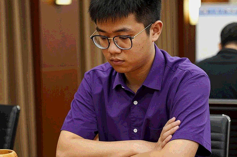 Dữ liệu lệch pha: Tiêu đề 'Salesforce dẫn dắt tương lai cờ vua' và khoảng trống nội dung của ChessBase Magazine #225
