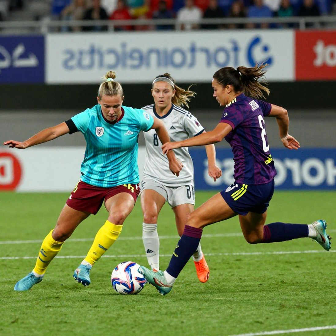 Vạch biên không dấu giày: Vì sao V.League đang xóa sổ cầu thủ chạy cánh thuận chân